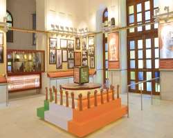 The first floor of the museum is entirely committed to Rabindranath Tagore as he has spent some part of his life here. He used to write and draw portr